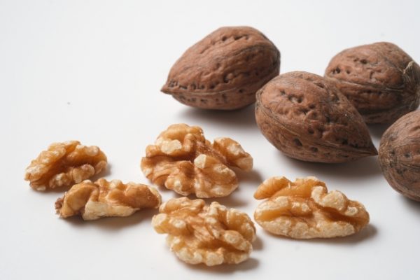 「くるみ」などのナッツ類はアレルギーや窒息・誤嚥事故に注意！