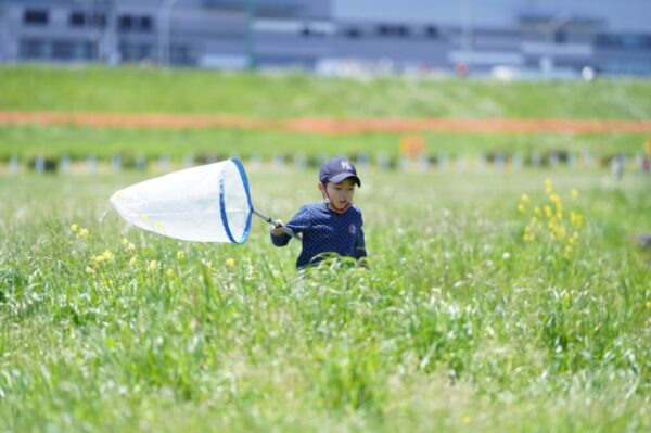 なぜか不思議なものが好き!?　謎めいた子どもの行動