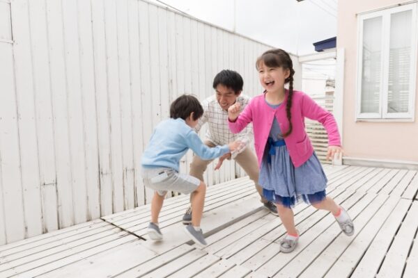 「じゃれつき遊び」で子どもの集中力や感性を高めよう！